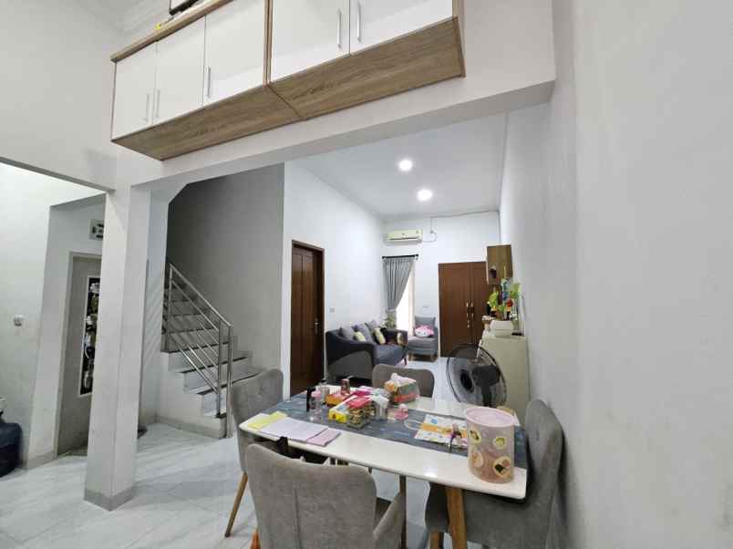 dijual rumah jalan mutiara gading city