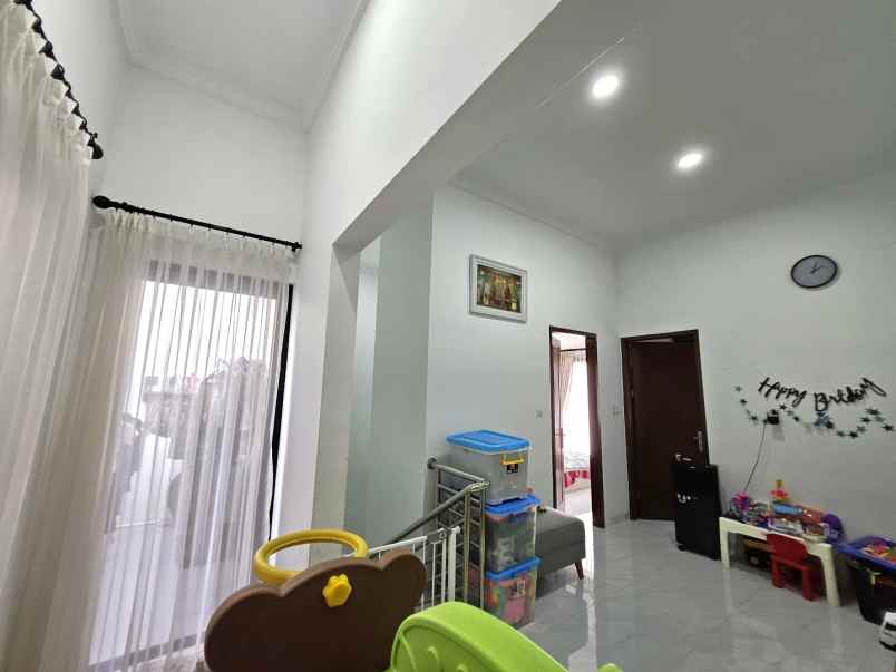 dijual rumah jalan mutiara gading city