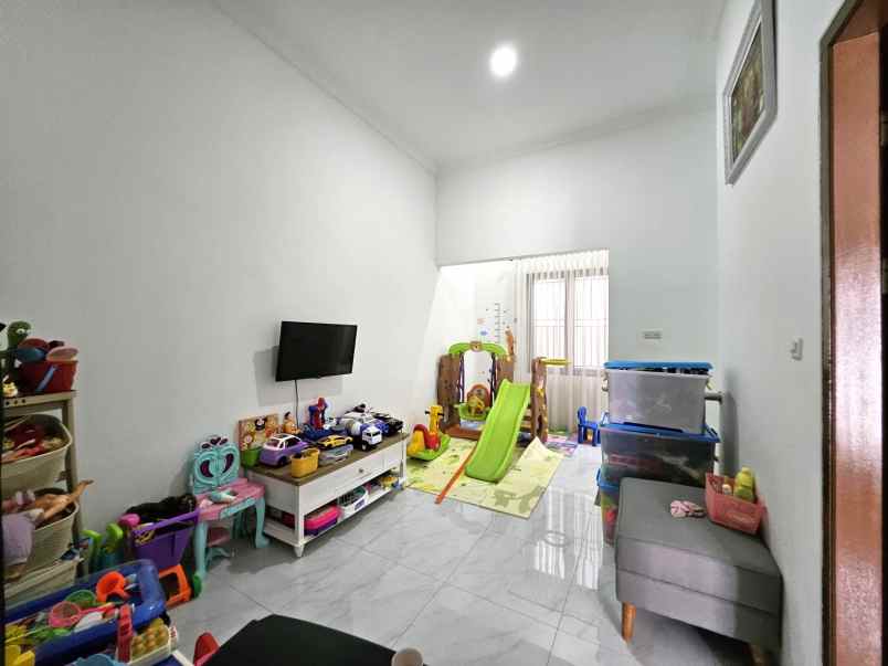 dijual rumah jalan mutiara gading city