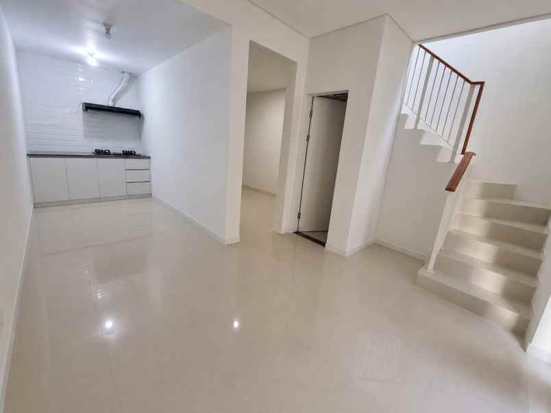 dijual rumah jalan northwest lake citraland