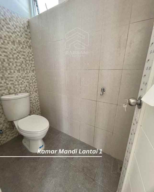 dijual rumah jalan pinang raya