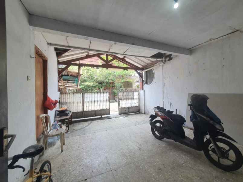 dijual rumah jalan pulo asem timur