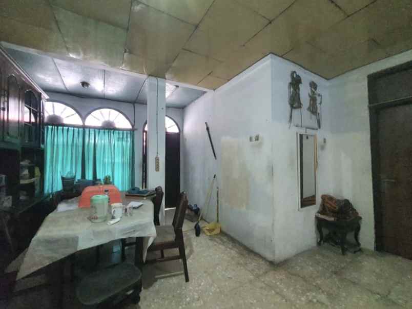 dijual rumah jalan pulo asem timur