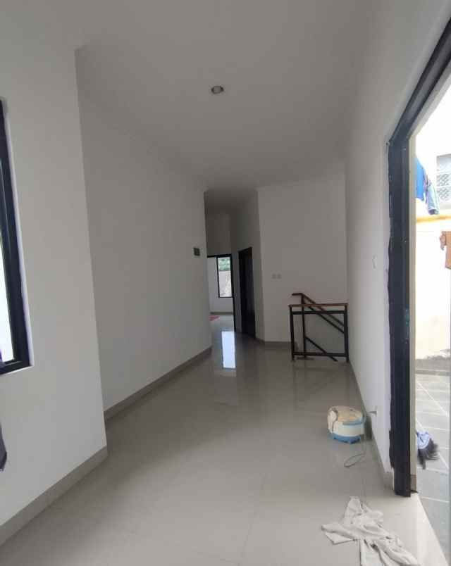 dijual rumah jalan raya aria putra