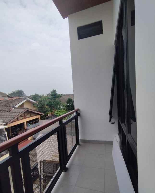 dijual rumah jalan raya aria putra