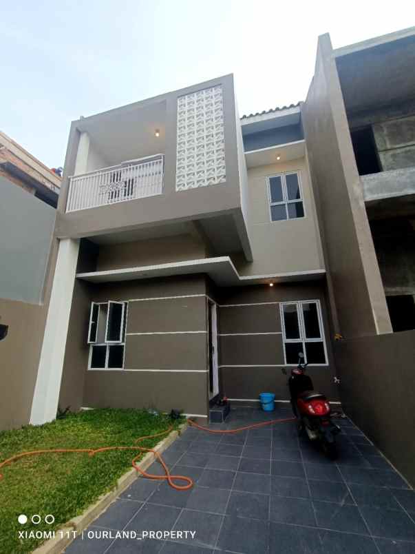 dijual rumah jalan raya cinere mal