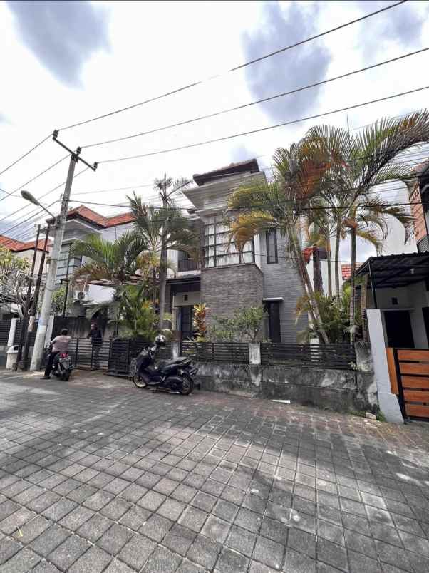 dijual rumah jalan raya kesambi