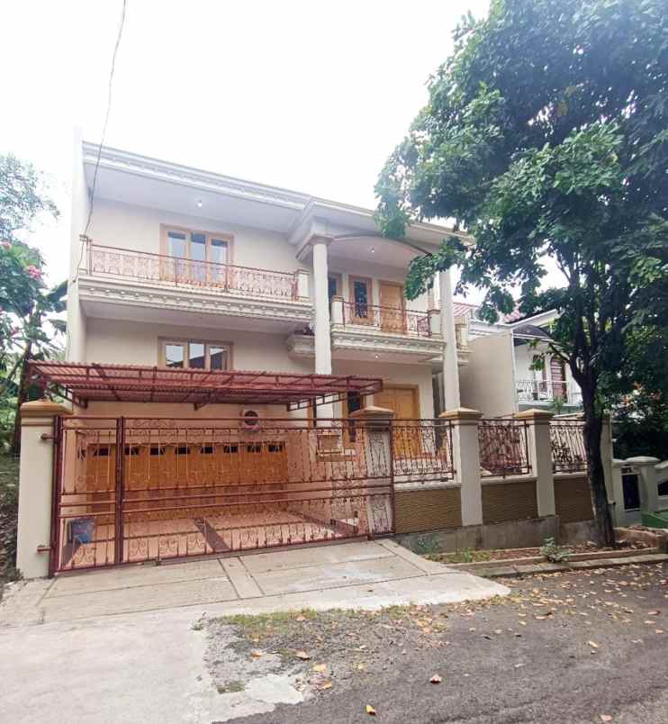 dijual rumah jalan raya komplek bukit