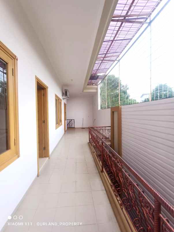 dijual rumah jalan raya komplek bukit