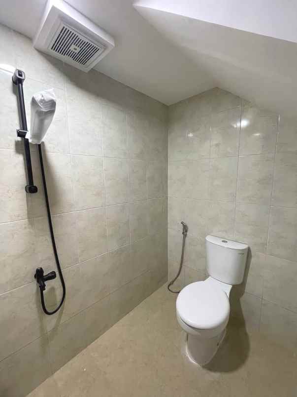 dijual rumah jalan raya serua ciputat