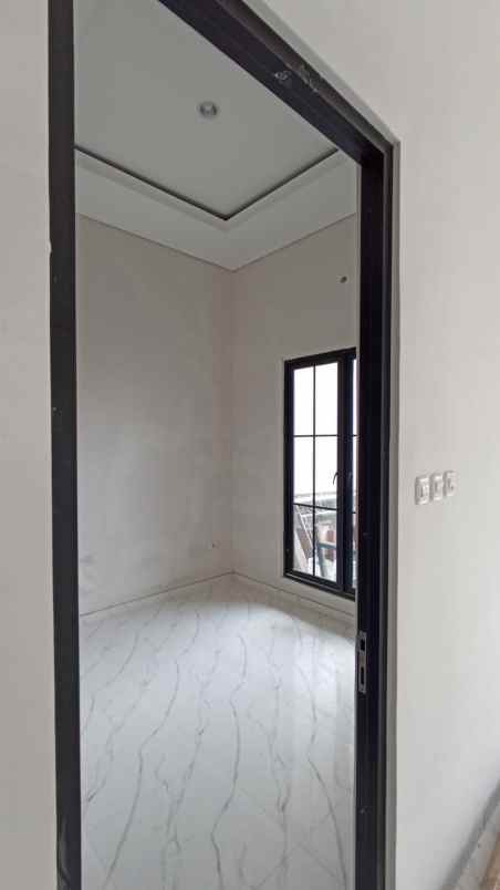 dijual rumah jalan rungkut mapan tengah