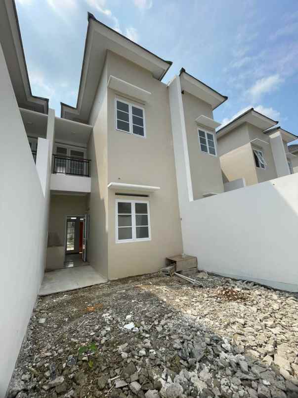 dijual rumah jalan sawo