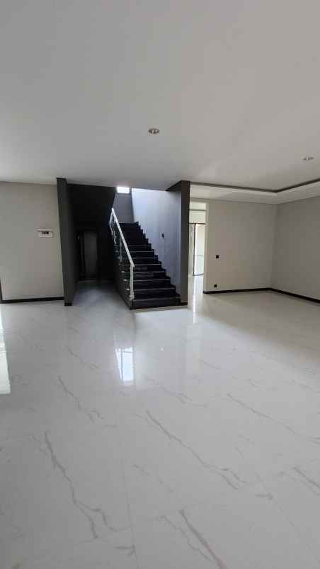 dijual rumah jalan somerset