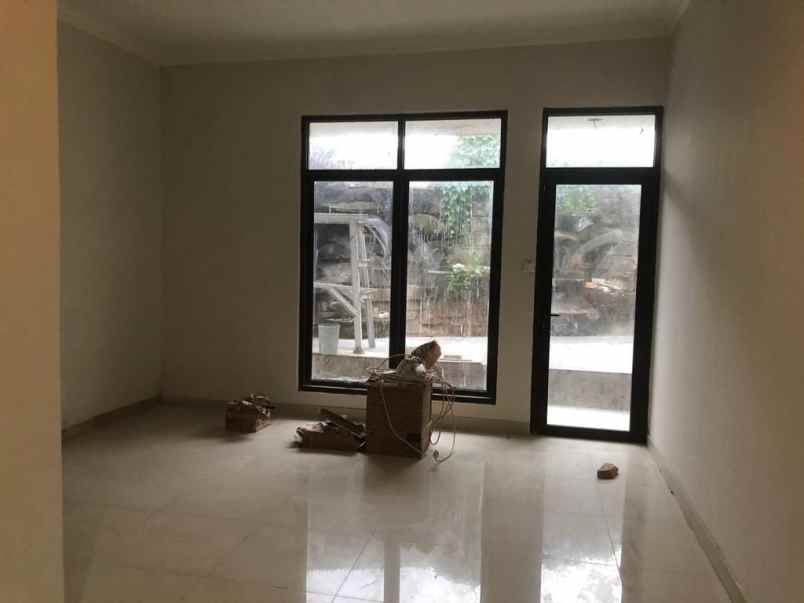 dijual rumah jalan sosial