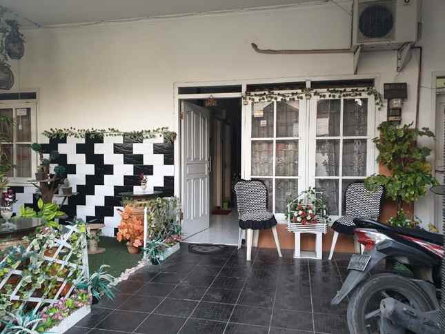 dijual rumah jalan titan asri