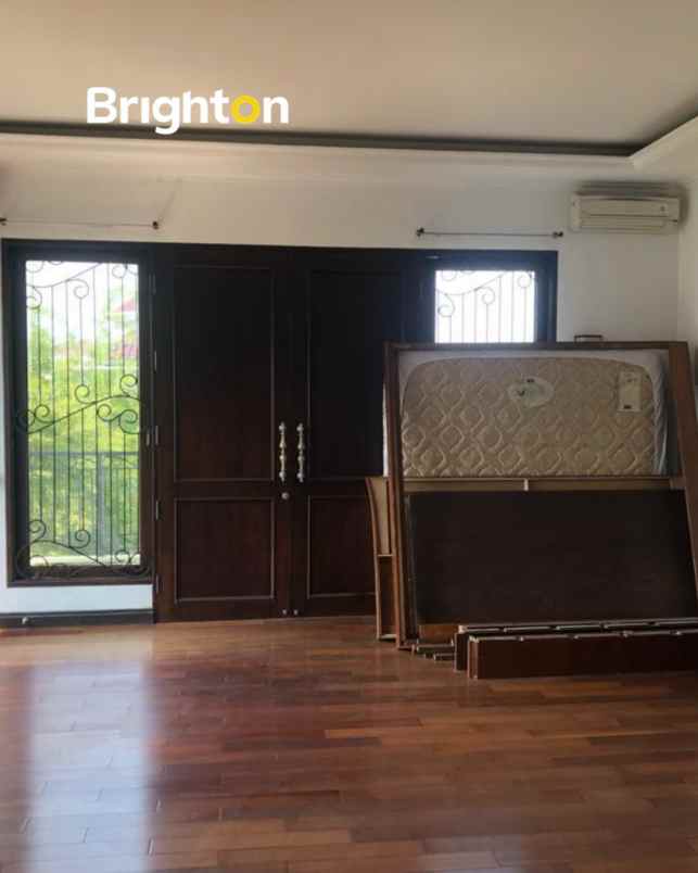 dijual rumah jalan walet permai