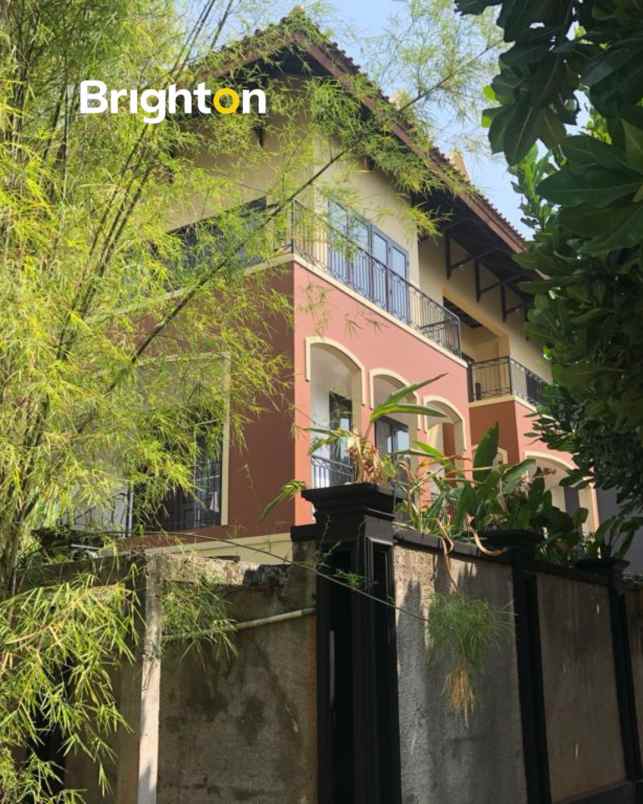 dijual rumah jalan walet permai