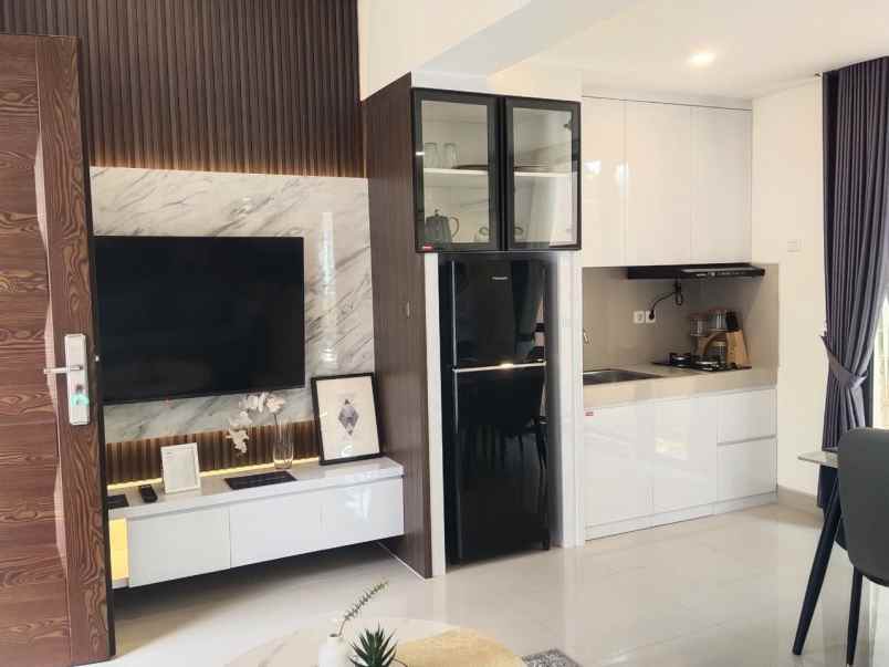 dijual rumah jalan zona eropa boulevard