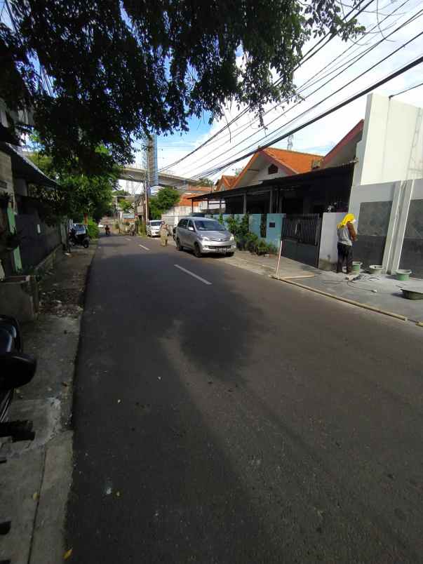 dijual rumah jatinegara