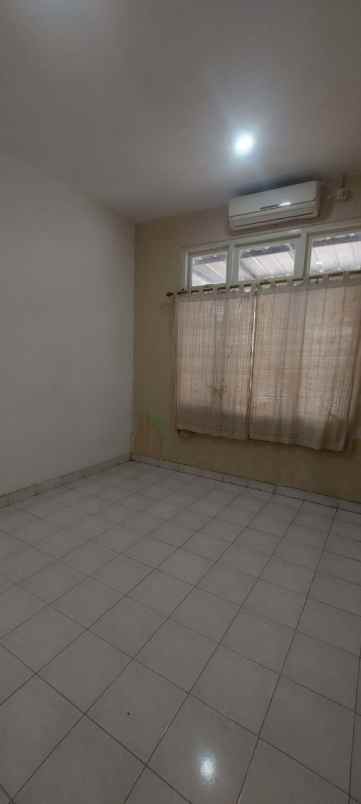 dijual rumah jelupang serpong