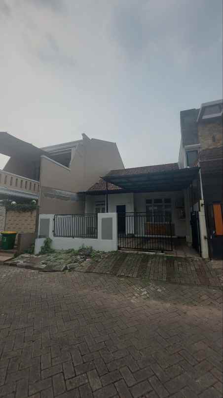 dijual rumah jelupang serpong