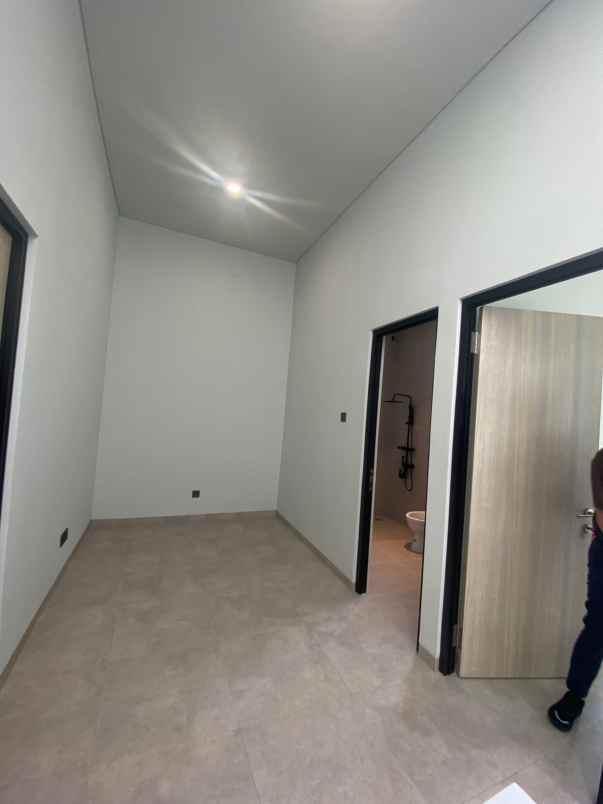 dijual rumah jl alam sutera