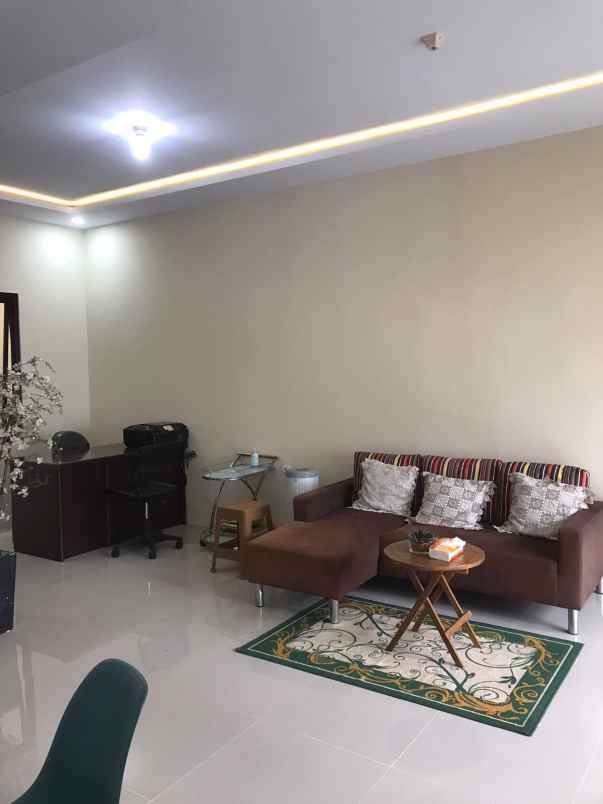 dijual rumah jl benda