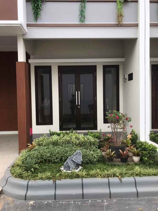 dijual rumah jl benda