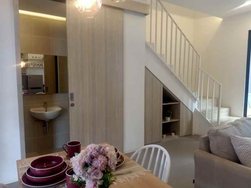 dijual rumah jl celebration boulevard