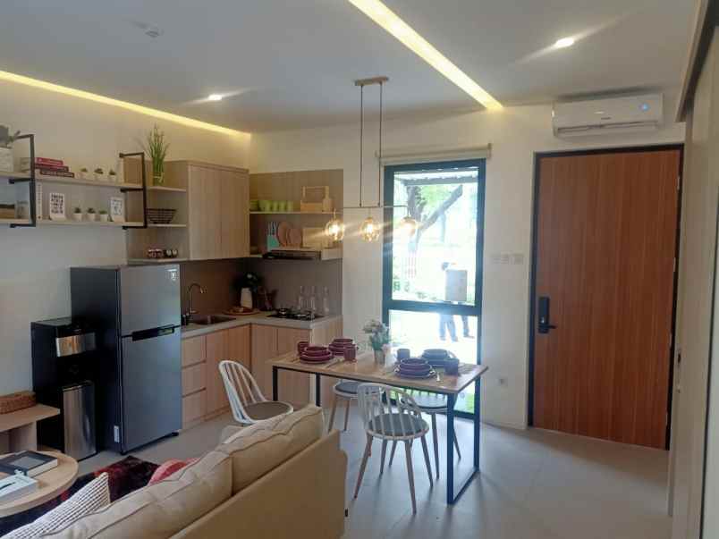 dijual rumah jl celebration boulevard