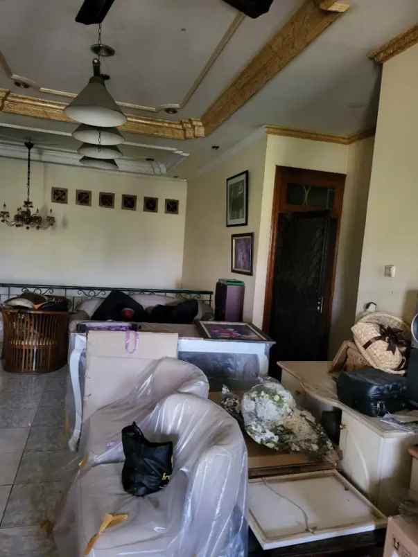 dijual rumah jl cempaka putih tengah