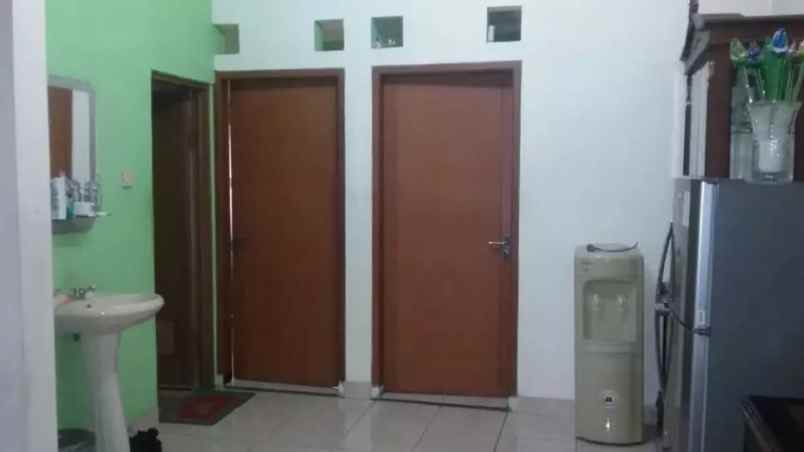 dijual rumah jl cihanjuang kel