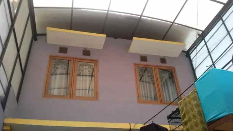 dijual rumah jl cihanjuang kel