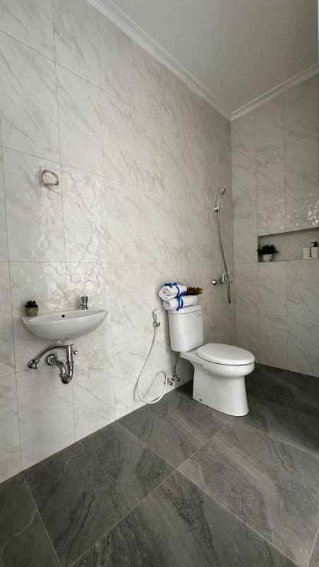 dijual rumah jl cinere kota depok