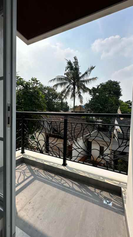 dijual rumah jl cinere kota depok