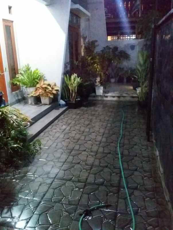 dijual rumah jl cupuwatu ii no 39