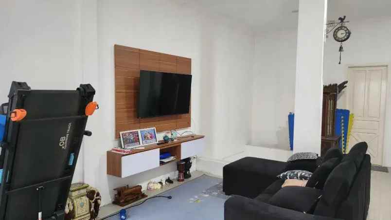 dijual rumah jl kav marinir pondok