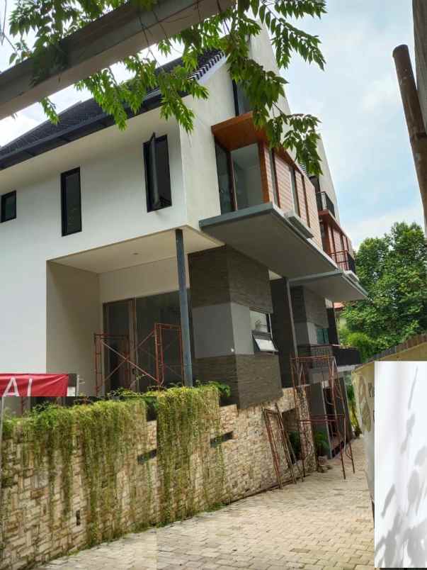 dijual rumah jl kebayoran baru jaksel