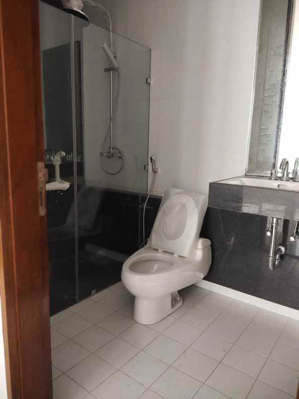 dijual rumah jl kebayoran baru jaksel