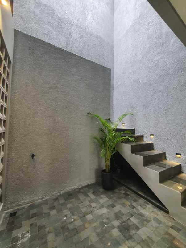 dijual rumah jl kemang selatan