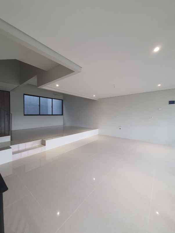 dijual rumah jl kemang selatan