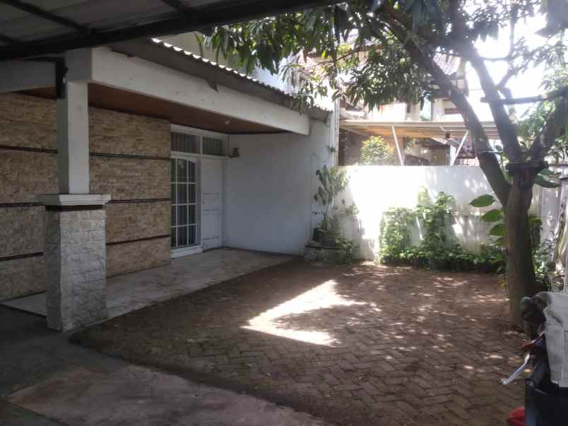 dijual rumah jl kinanti turangga