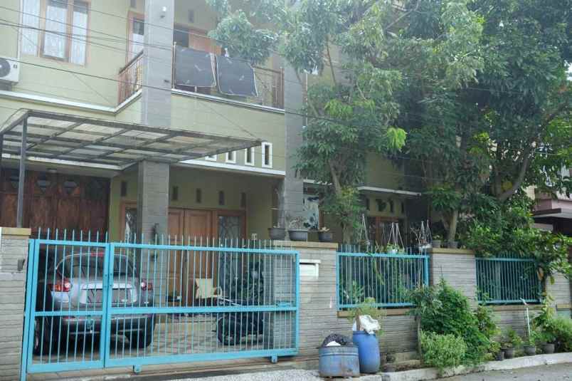 dijual rumah jl komp muara