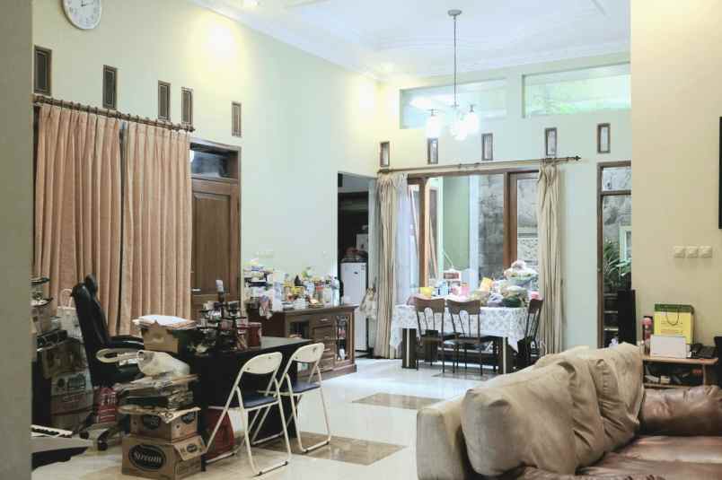 dijual rumah jl komp muara