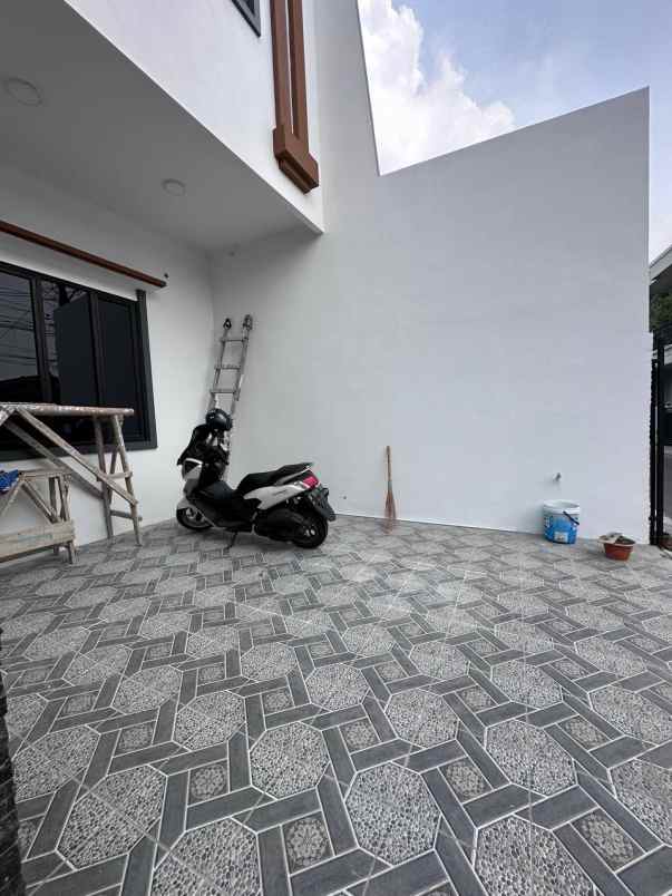 dijual rumah jl lapan raya pekayon