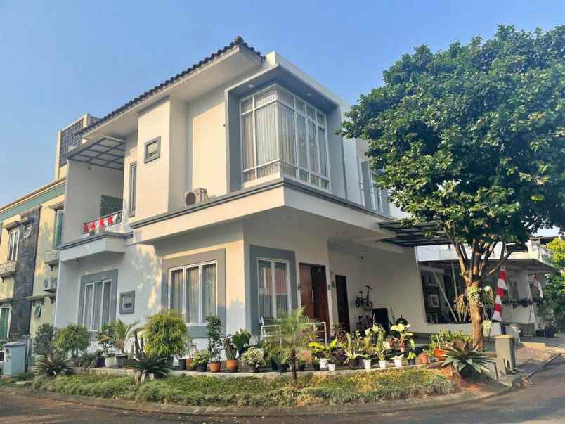 dijual rumah jl madrid utara