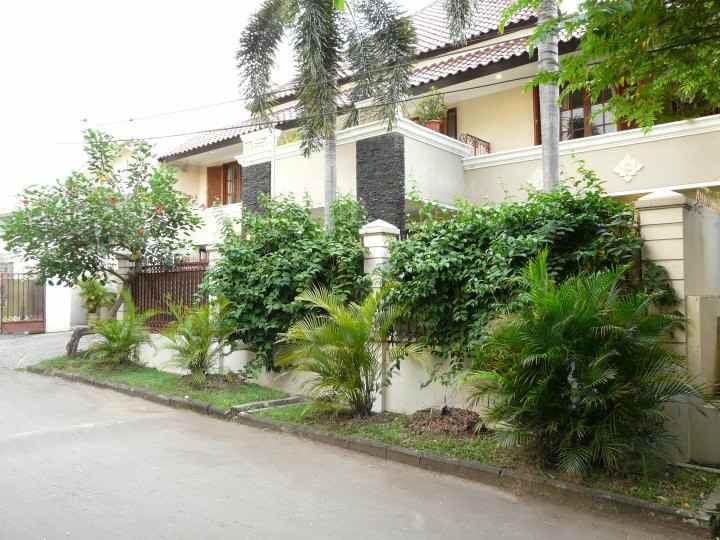 dijual rumah jl maleo