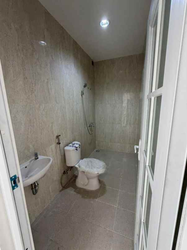 dijual rumah jl mandala