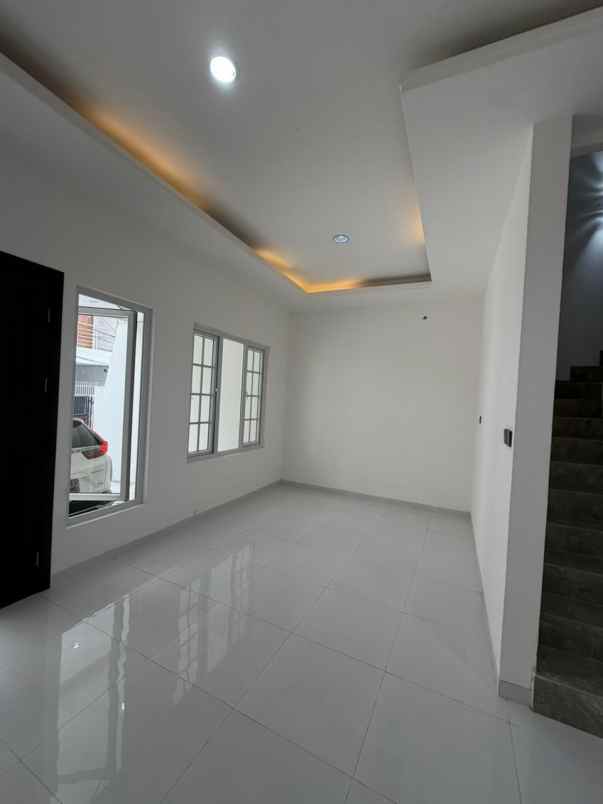 dijual rumah jl mandala