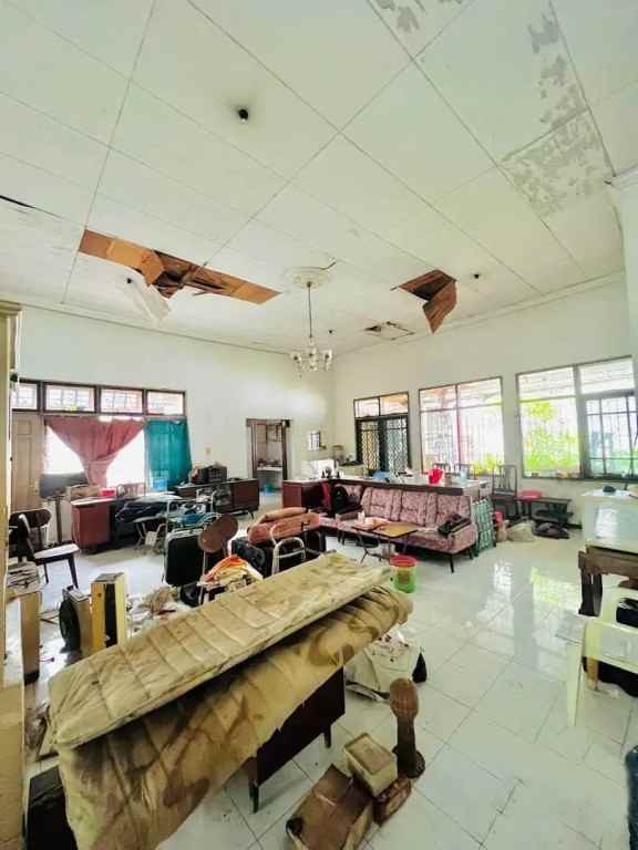 dijual rumah jl manyar indah